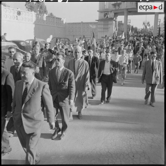 Les membres du comité de salut public à leur sortie du stade Turpin de Constantine.