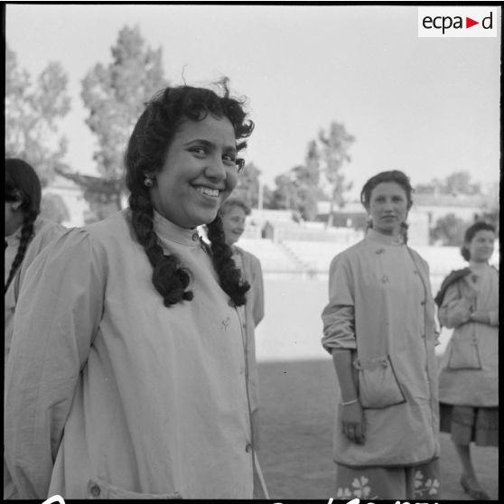Portrait d'une jeune fille au stade Turpin de Constantine.