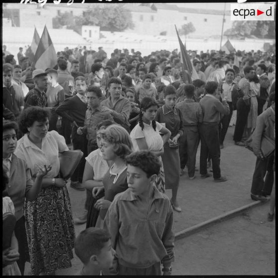 La foule des jeunes au stade Turpin de Constantine.