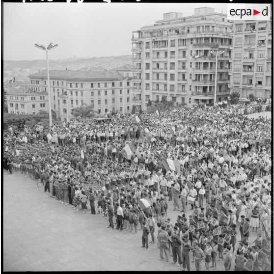 Rassemblement de la jeunesse au forum d'Alger.