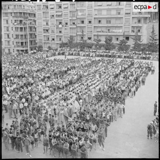 Rassemblement de la jeunesse au forum d'Alger.