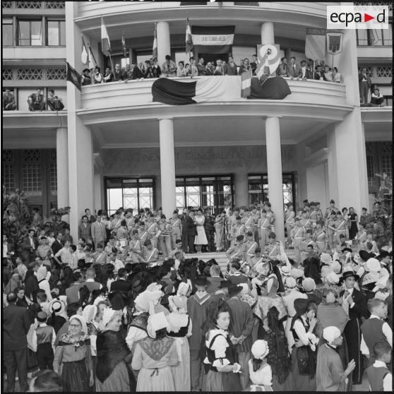 Les associations des provinces françaises sur le balcon du gouvernement général (GG) de l'Algérie.