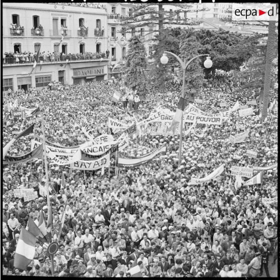 La foule pendant la manifestation de Constantine.