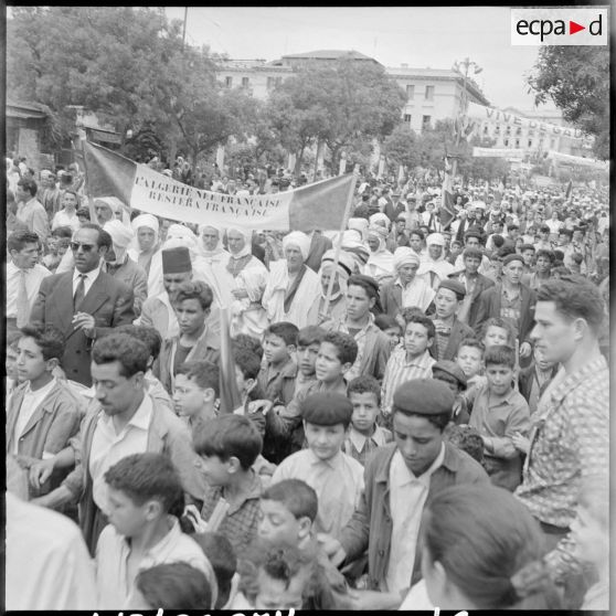 La foule pendant la manifestation de Constantine.