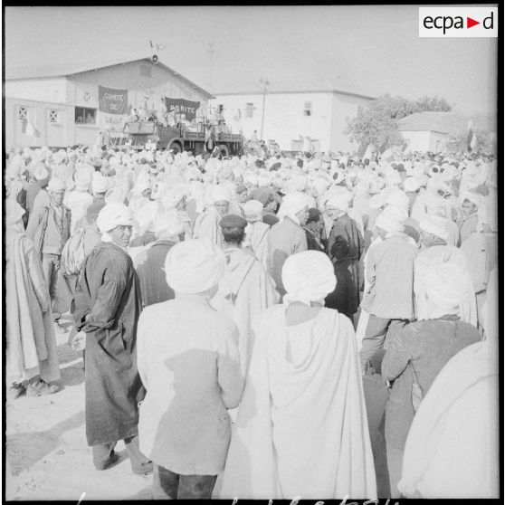 Telergma. La foule attentive lors des discours des autorités.