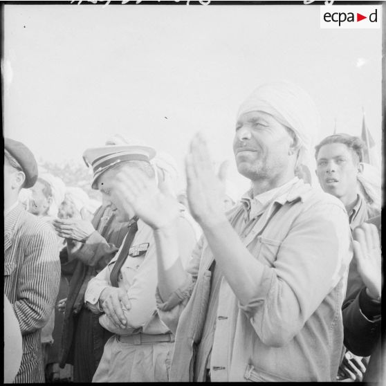 Telergma. La foule applaudit.