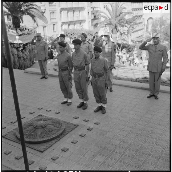 Alger. Cérémonie militaire.