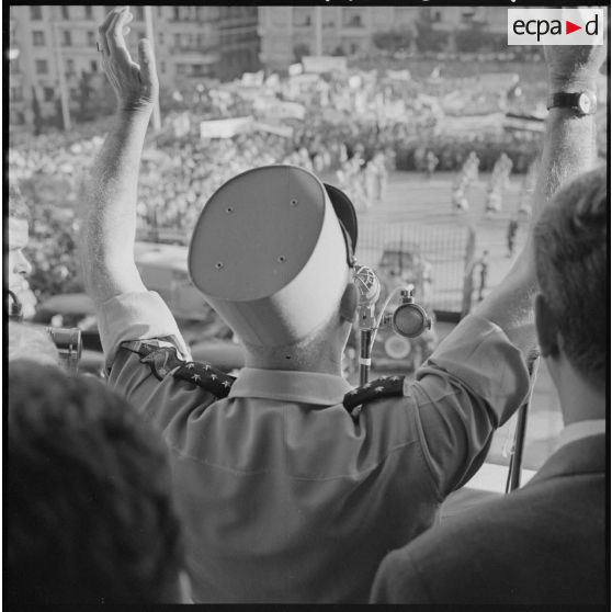 Alger. Discours du général Salan.