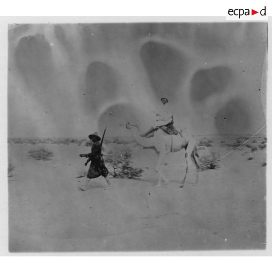 Le lieutenant Laibe à dos de dromadaire. [légende d'origine]<br>