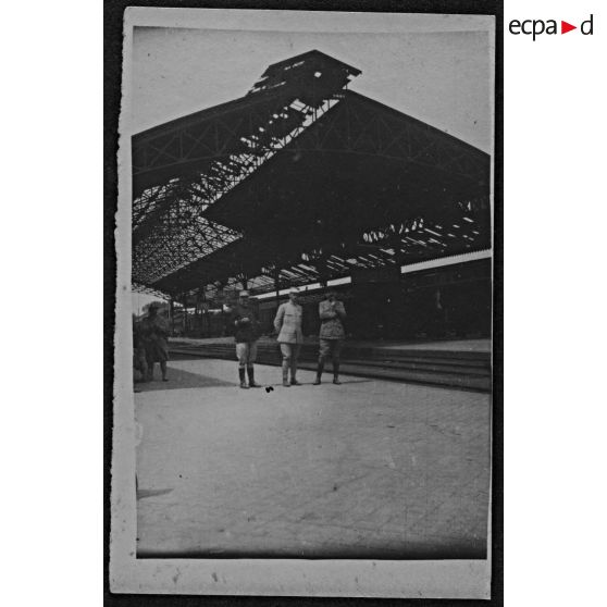 Châlons 1918. Au centre : Pierre Lalande. [légende d'origine]