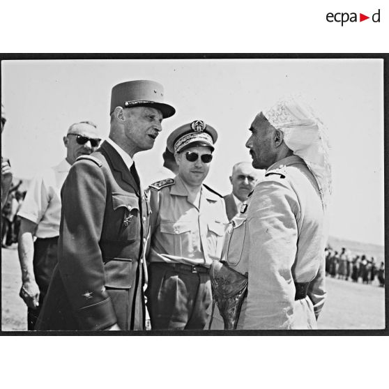 Le garde champêtre de Balloul, ancien militaire, 18 ans de service, médaille militaire, croix de guerre. [légende d'origine]