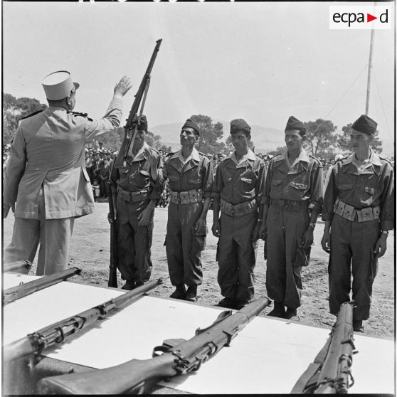 Fête patriotique au stade de Bône.