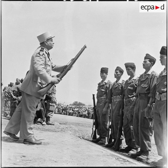 Fête patriotique au stade de Bône.