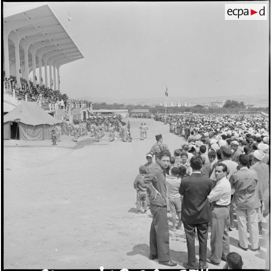 Fête patriotique au stade de Bône.