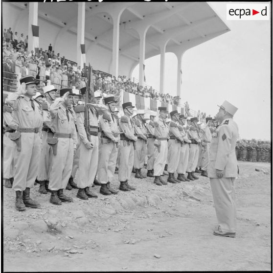 Cérémonie militaire au stade de Bône.