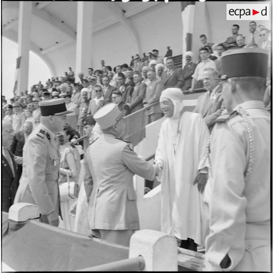 Fête patriotique au stade de Bône.