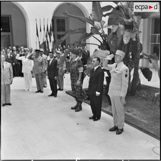 Cérémonie militaire à la préfecture d'Alger.