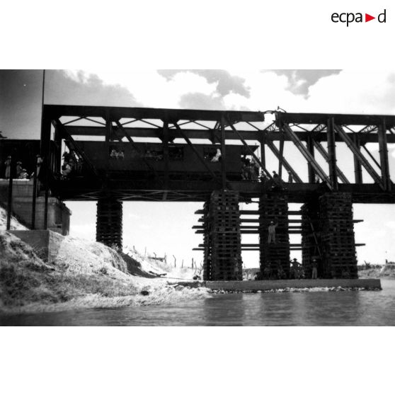 Pont nommé I2VF saboté le 2/6/1952. [légende d'origine]