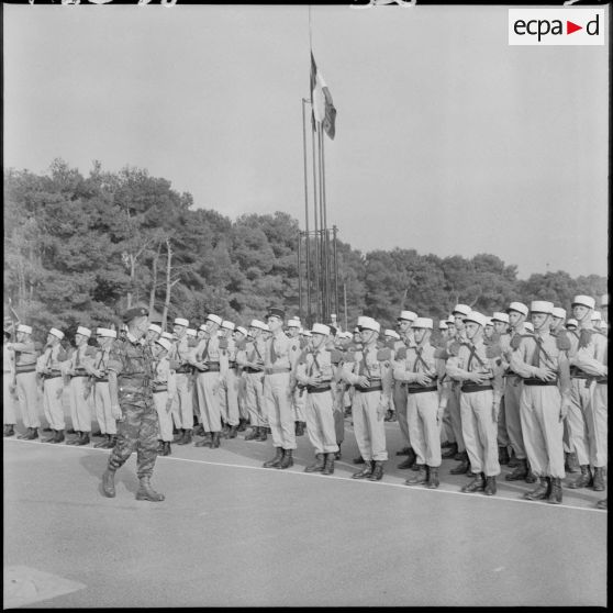 Cérémonie militaire à Zeralda.