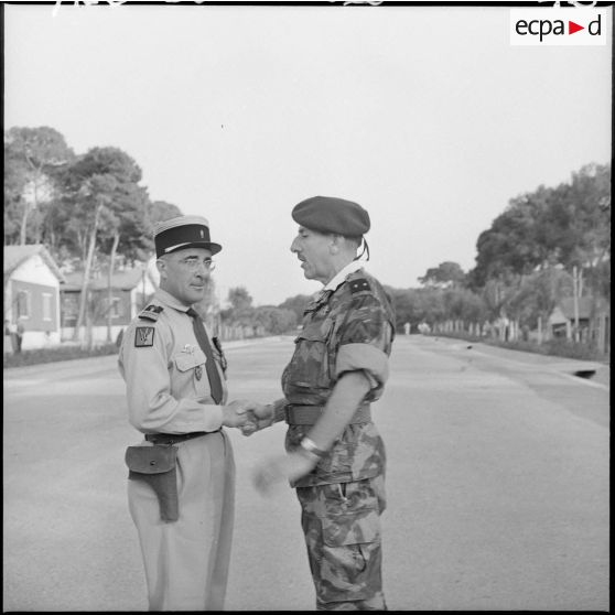 Cérémonie militaire à Zeralda.