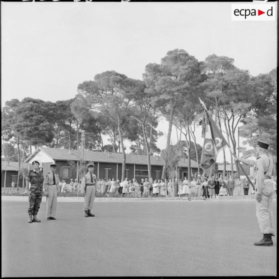 Cérémonie militaire à Zeralda.