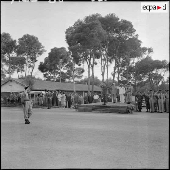 Cérémonie militaire à Zeralda.