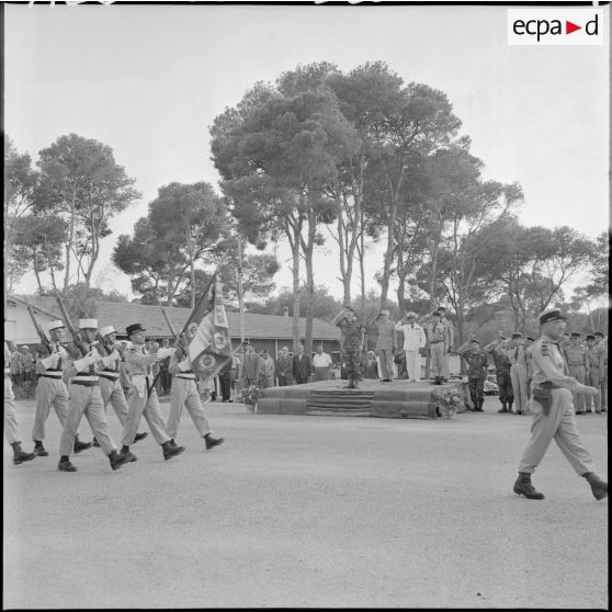 Cérémonie militaire à Zeralda.