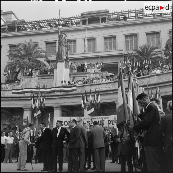 Alger. La stèle du 18 juin.