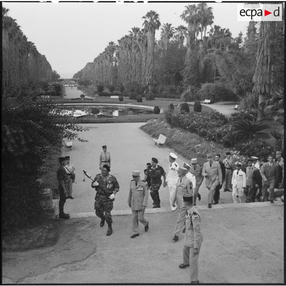 Alger. Cérémonie au Jardin d'Essai.