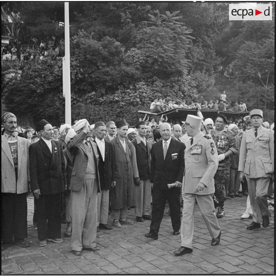 Alger. Arrivée du général Salan.