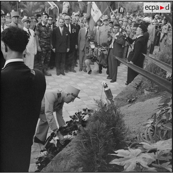 Alger. Cérémonie à la stèle de Bir Hakeim.