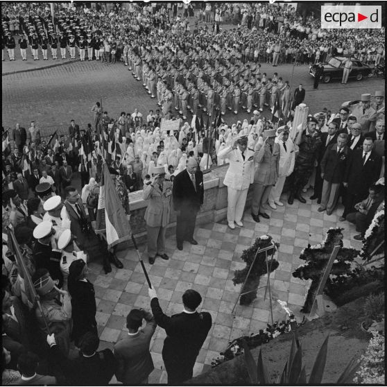Alger. Cérémonie à la stèle de Bir Hakeim.
