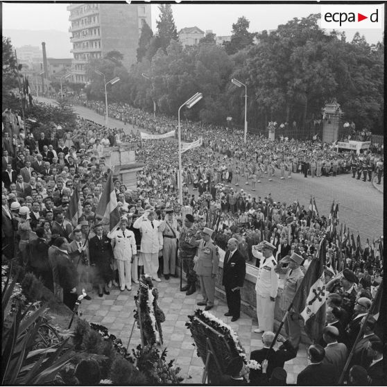 Alger. Cérémonie à la stèle de Bir Hakeim.