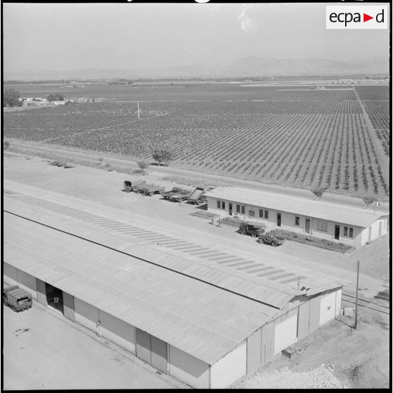 Vue aérienne d'entrepôts du Génie.