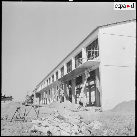 Un bâtiment en construction.