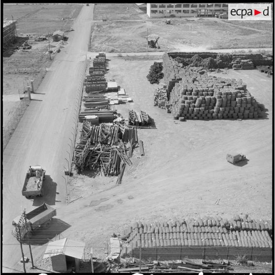 Vue aérienne d'un entrepôt du Génie.