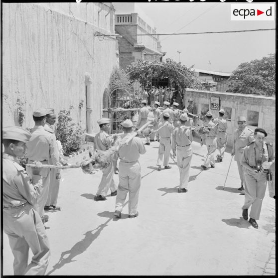 Fête de l'AÏd El-Kébir au centre de transit de la base d'Alger.