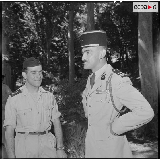 Ecole Préparatoire Nord-Africaine (EPNA) de Kolea. Deux officiers.