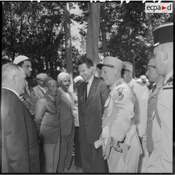 Cérémonie à l'Ecole Préparatoire Nord-Africaine (EPNA) de Kolea.