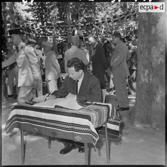 Cérémonie à l'Ecole Préparatoire Nord-Africaine (EPNA) de Kolea.