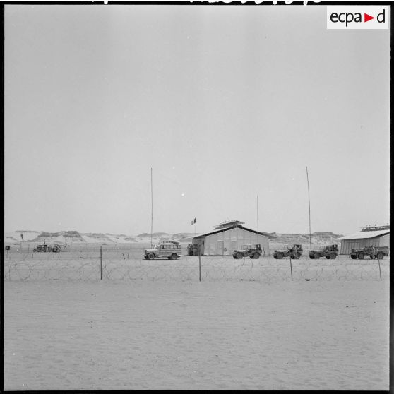 Edjeleh. La base militaire.