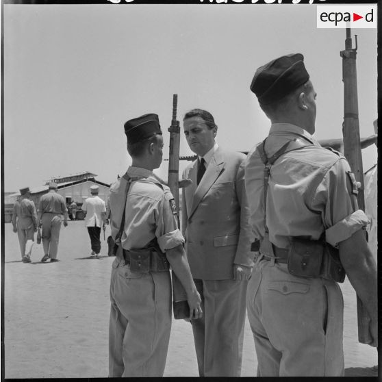 Edjeleh. Visite du ministre Max Lejeune.