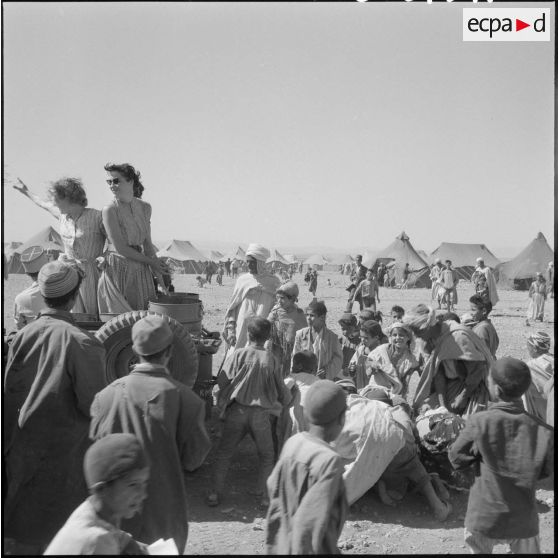 Les enfants du centre de regroupement de Bazer.