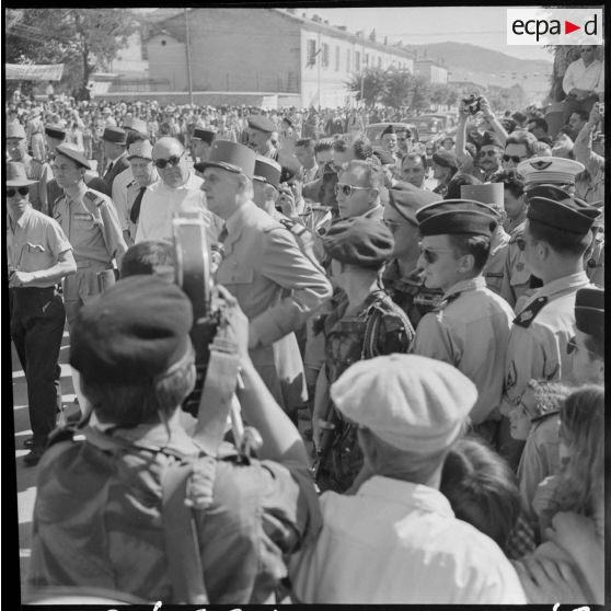 Le général de Gaulle à Batna.