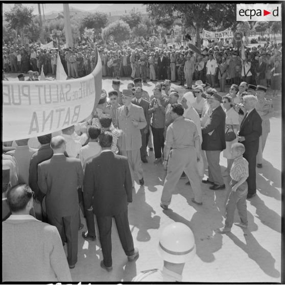 Le général de Gaulle à Batna.