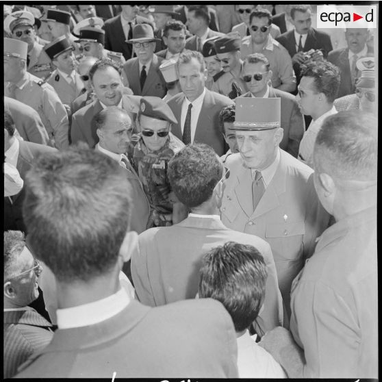 Le général de Gaulle à Batna.