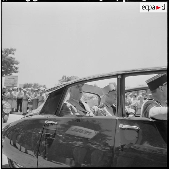 Le général de Gaulle à Sidi-Bel-Abbès.