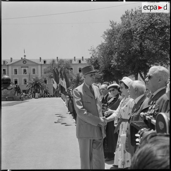 Le général de Gaulle à Sidi-Bel-Abbès.