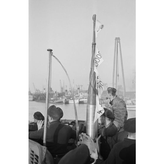 Retour au port de Saint-Nazaire du sous-marin U-553 commandé par le Kapitänleutnant Karl Thurmann.