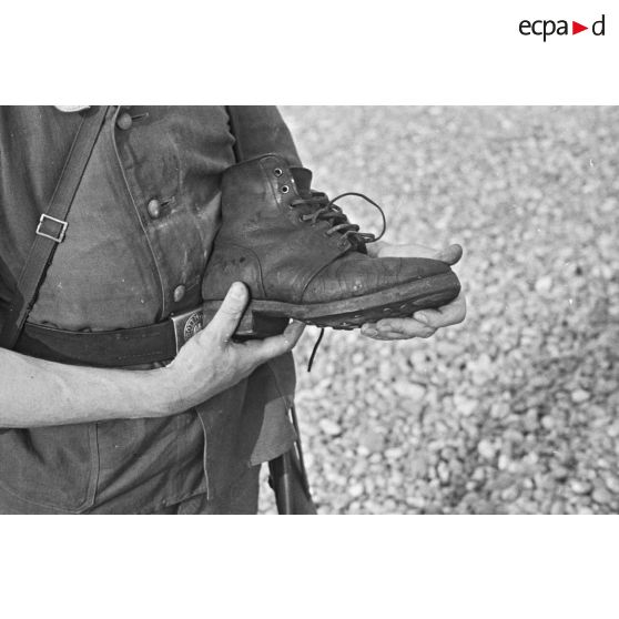 Soulier d'un soldat trouvé sur la plage de Dieppe après le raid canadien (Opération Jubilee) du 19 août 1942.